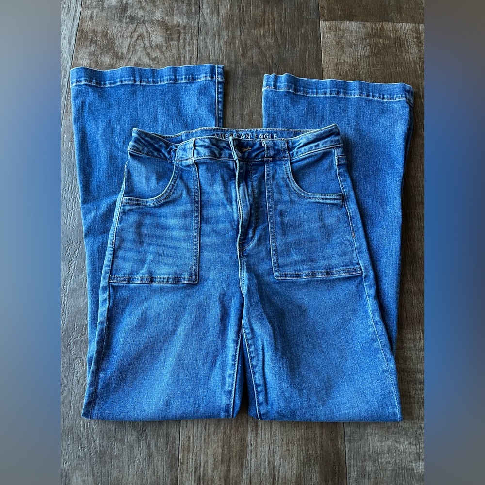 American Eagle Light Wash Flare Jeans Size 8